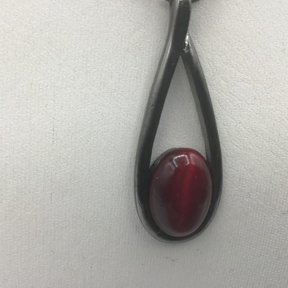 Pendant necklace with a red stone like a tiger eye - Picture 4 of 6